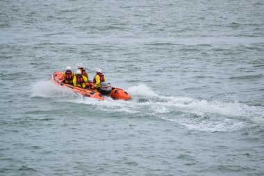 Rnli filika Kuzey Devon sahil üzerinde 