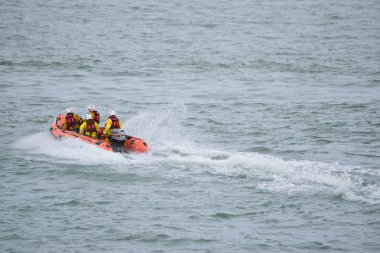 Rnli filika Kuzey Devon sahil üzerinde 