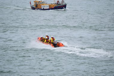 Rnli filika Kuzey Devon sahil üzerinde 