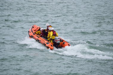 Rnli filika Kuzey Devon sahil üzerinde 