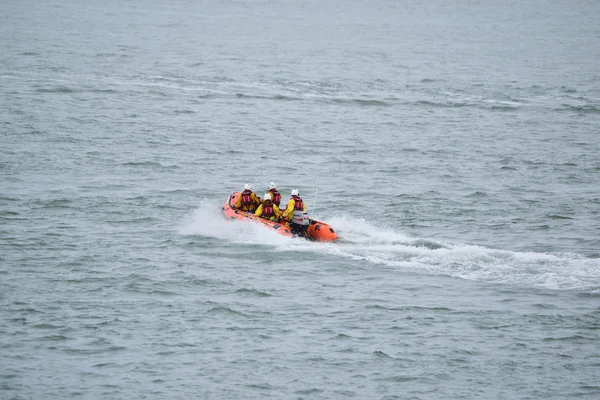 Rnli filika Kuzey Devon sahil üzerinde 