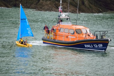 Rnli filika Kuzey Devon sahil üzerinde 