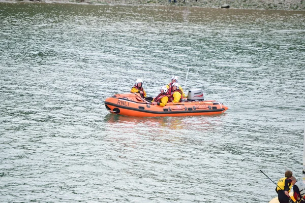 Rnli filika Kuzey Devon sahil üzerinde 