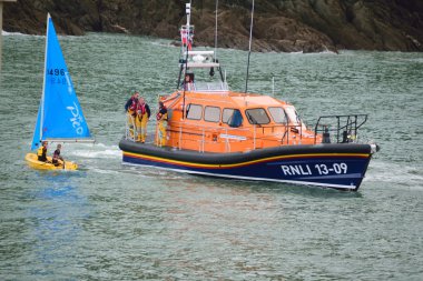 Rnli filika Kuzey Devon sahil üzerinde 
