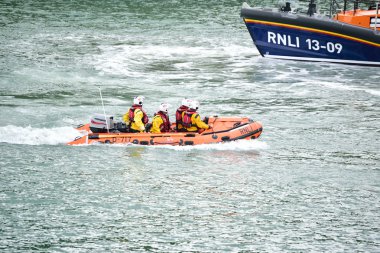 Rnli filika Kuzey Devon sahil üzerinde 