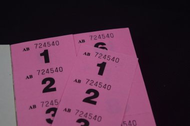 Pembe çekiliş bilet kitap. 