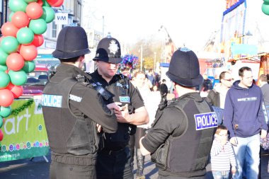 3 Devon ve Cornwall polis yerel bile ayakta
