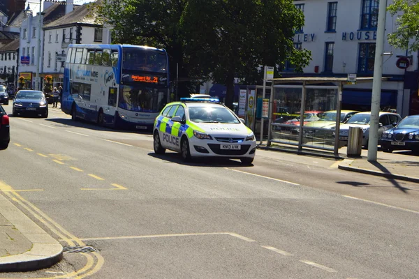 Police car on a 999 call — Stock Photo, Image