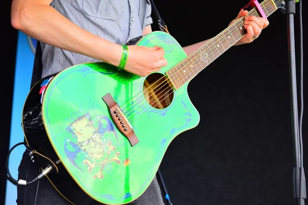 Zöld gitár — Stock Fotó