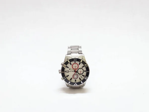 Luxe Roestvrij Stalen Horloge Voor Mannen Geïsoleerd Een Witte Achtergrond — Stockfoto
