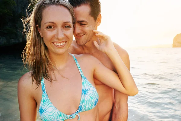 Shot Affectionate Couple Spending Day Beach — Stock fotografie