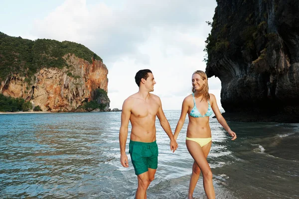 Shot Young Couple Spending Day Beach — Stock fotografie