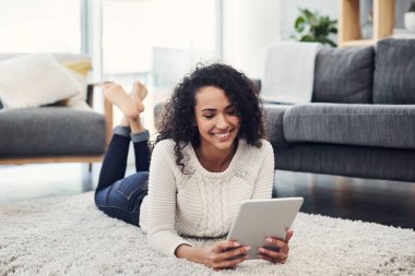 Sanki internet onun bugün serbest olduğunu biliyor gibi.