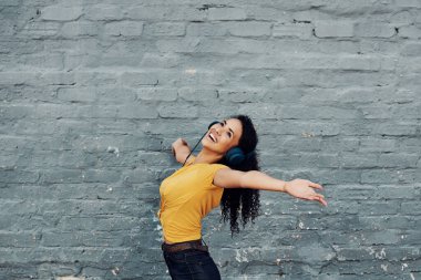 Aşkı seviyorum ve kendimi kutluyorum.