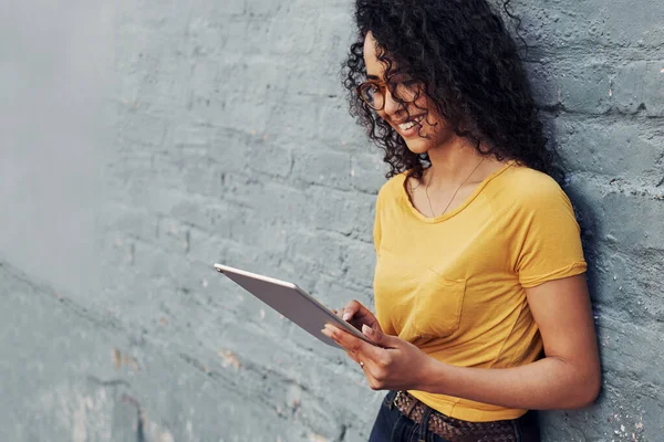 Hangi şarkıları indirmem gerektiğini kontrol ediyorum.