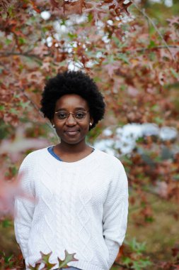 Güzel bir sonbahar gününün tadını çıkarıyorum.