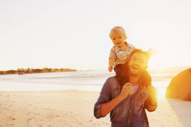 Babam çok iyi arkadaşlar edindi.