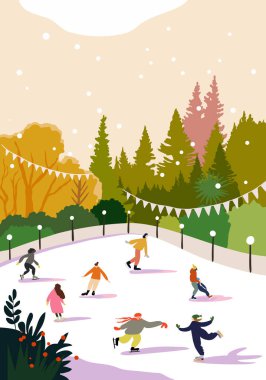 Gün batımında ağaçlar ve eski kasaba binaları ile çevrili, festival ışıkları, çelenkler ve kar yağan bir şehir parkındaki buz pateni pistinde buz pateni yapan insanların renkli düz stil çizimi. Ailelerle neşeli bir tatil sezonu sahnesi.