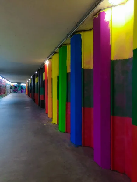 Vilnius Litouwen 2021 Muur Van Ondergrondse Oversteek Geschilderd Regenboogkleuren Van — Stockfoto