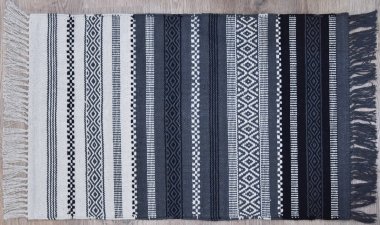 Yüksek çözünürlüklü el dokuması kilim ve halı motifleri ve renkleri