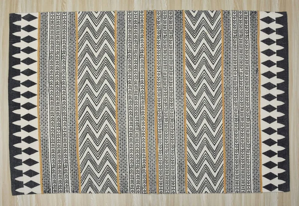 Yüksek çözünürlüklü orijinal el dokuması kilim ve halı motifleri ve renkleri