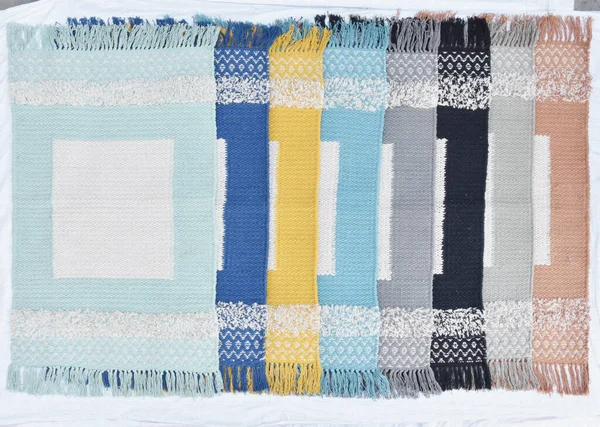 Yüksek çözünürlüklü moda desenleri ve renkleri olan Alan Halıları ve El Loom Halısı