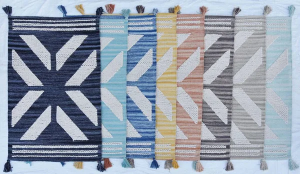 Yüksek çözünürlüklü moda desenleri ve renkleri olan Alan Halıları ve El Loom Halısı