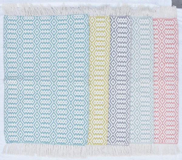 Yüksek çözünürlüklü moda desenleri ve renkleri olan Alan Halıları ve El Loom Halısı