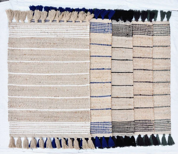 Yüksek çözünürlüklü moda desenleri ve renkleri olan Alan Halıları ve El Loom Halısı