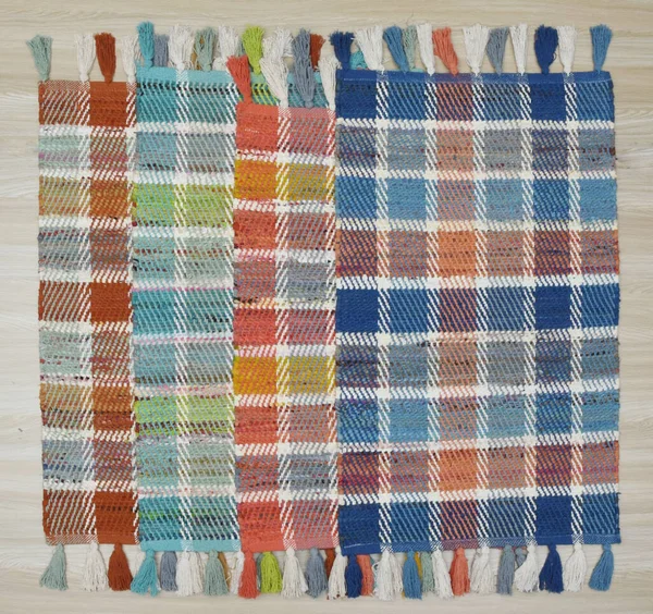 Yüksek çözünürlüklü motifleri ve renkleri olan el halıları ve halıları