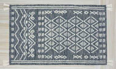 Yüksek çözünürlüklü modele ve renklere sahip orijinal el halıları ve halıları