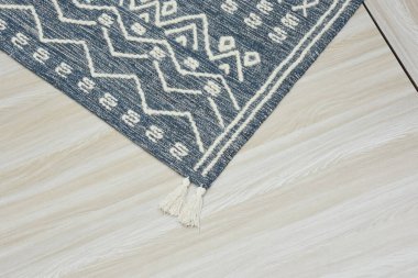 Yüksek çözünürlüklü modele ve renklere sahip orijinal el halıları ve halıları