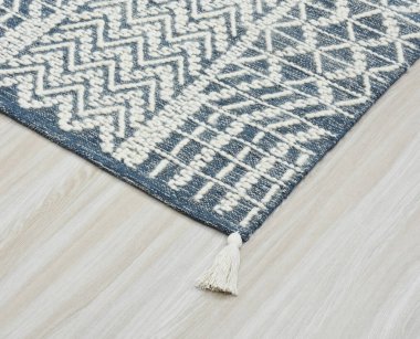 Yüksek çözünürlüklü modele ve renklere sahip orijinal el halıları ve halıları