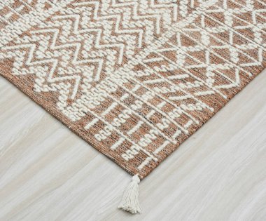 Yüksek çözünürlüklü modele ve renklere sahip orijinal el halıları ve halıları