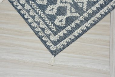 Yüksek çözünürlüklü modele ve renklere sahip orijinal el halıları ve halıları