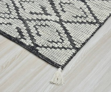 Yüksek çözünürlüklü modele ve renklere sahip orijinal el halıları ve halıları