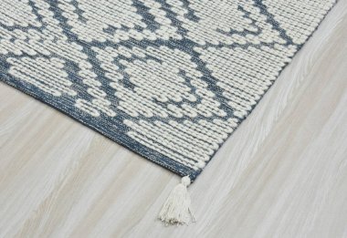 Yüksek çözünürlüklü modele ve renklere sahip orijinal el halıları ve halıları