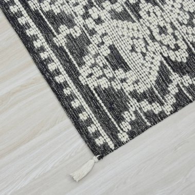 Yüksek çözünürlüklü modele ve renklere sahip orijinal el halıları ve halıları