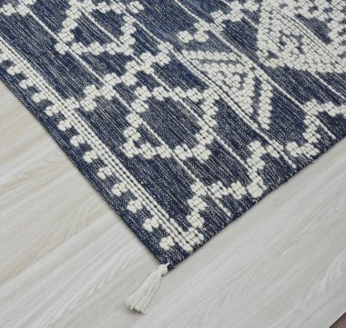 Yüksek çözünürlüklü modele ve renklere sahip orijinal el halıları ve halıları