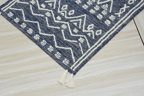 Yüksek çözünürlüklü modele ve renklere sahip orijinal el halıları ve halıları