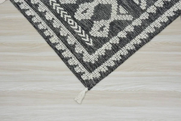 Yüksek çözünürlüklü modele ve renklere sahip orijinal el halıları ve halıları