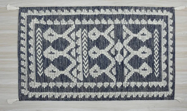 Yüksek çözünürlüklü modele ve renklere sahip orijinal el halıları ve halıları