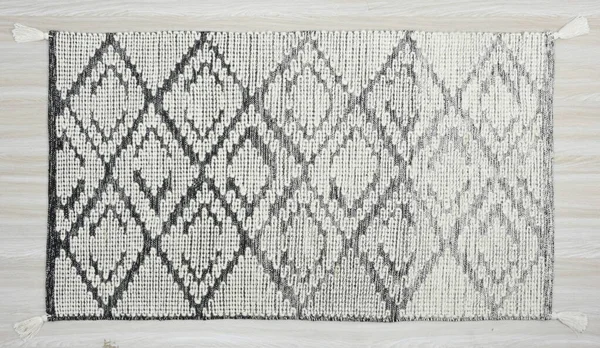 Yüksek çözünürlüklü modele ve renklere sahip orijinal el halıları ve halıları