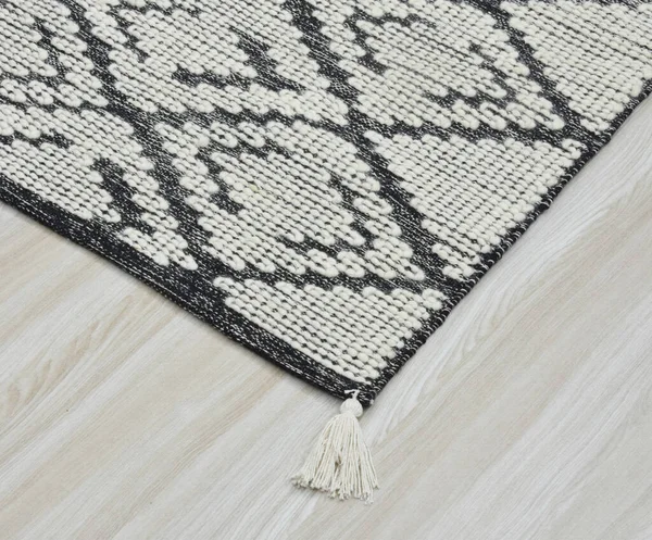 Yüksek çözünürlüklü modele ve renklere sahip orijinal el halıları ve halıları