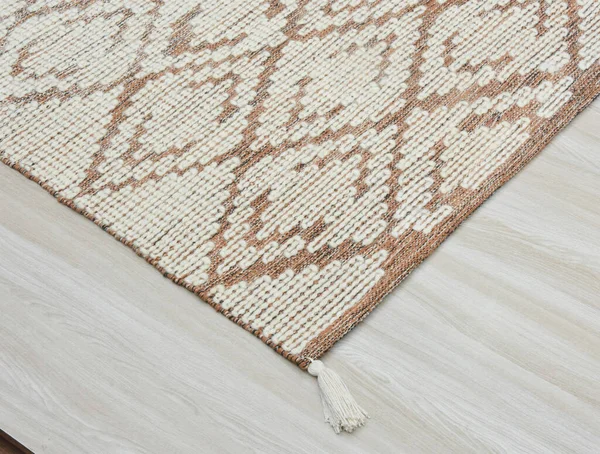 Yüksek çözünürlüklü modele ve renklere sahip orijinal el halıları ve halıları