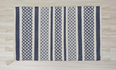 Yüksek çözünürlüklü modele ve renklere sahip orijinal el halıları ve halıları