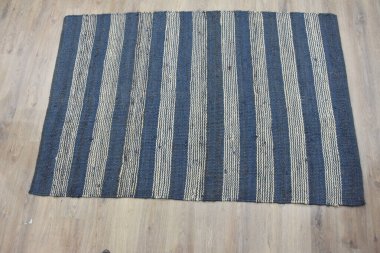 Yüksek çözünürlüklü modele ve renklere sahip orijinal el halıları ve halıları