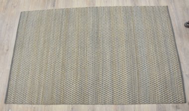 Yüksek çözünürlüklü modele ve renklere sahip orijinal el halıları ve halıları