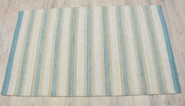 Yüksek çözünürlüklü modele ve renklere sahip orijinal el halıları ve halıları