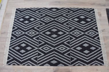 Yüksek çözünürlüklü modele ve renklere sahip orijinal el halıları ve halıları